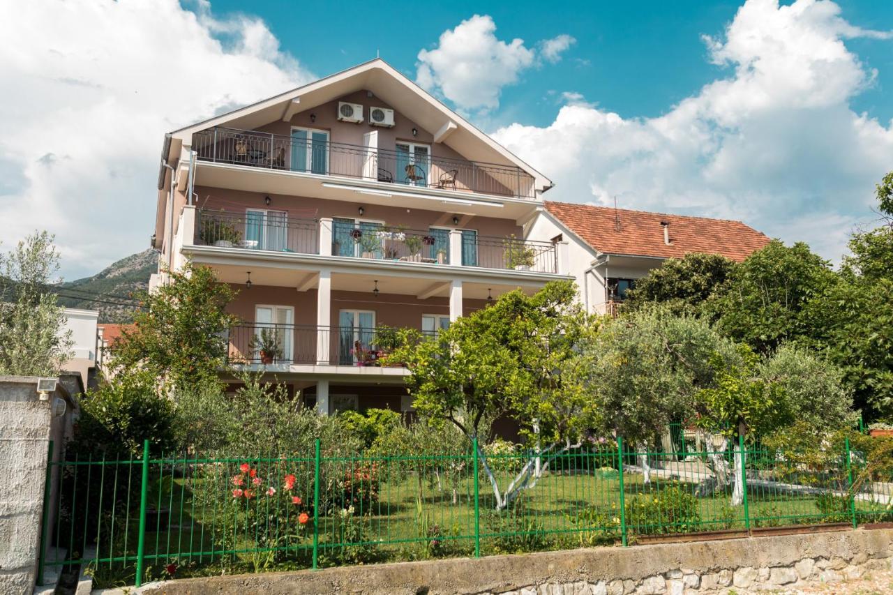 Apartments Lungomare Tivat Bagian luar foto