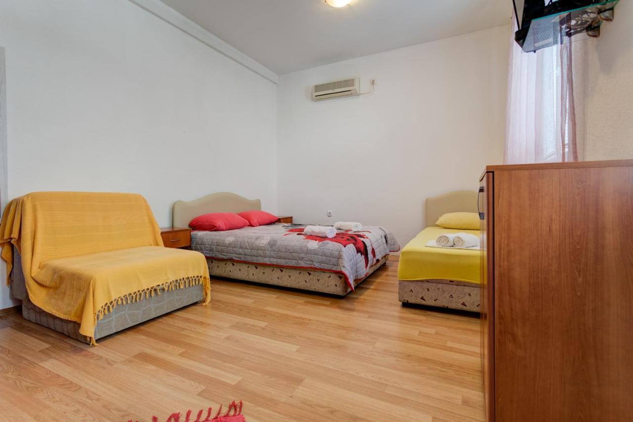 Apartments Lungomare Tivat Bagian luar foto